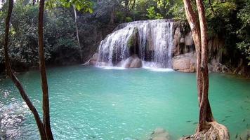 Erawan Wasserfall, Erawan Nationalpark in Kanchanaburi, Thailand video