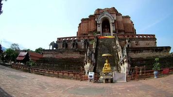 tempio di wat chedi luang a chiang mai, thailandia video