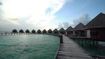 construcciones de la isla de maldivas sobre el mar video