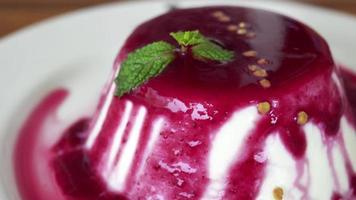 dessert panna cotta aux baies video