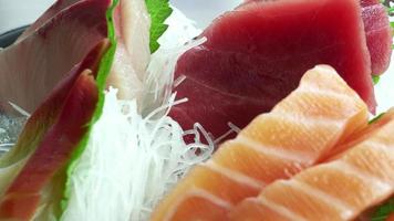 sashimi fresco surtido video