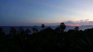 puesta de sol sobre el mar video