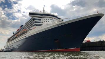 Queen Mary 2 en Hamburgo, Alemania video
