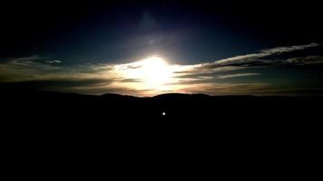 de Zwabische Jura bij zonsondergang