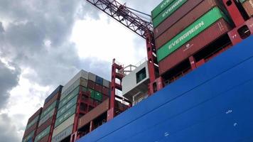 Containerschiff Cosco Versand Leo video