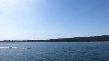 amusant sur un bateau banane video