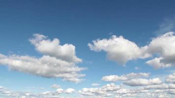 blauwe lucht en wolken time-lapse video
