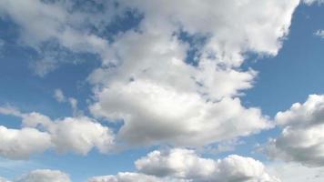 Zeitraffer für blauen Himmel und Wolken video