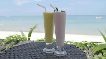 frukt smoothies vid stranden video