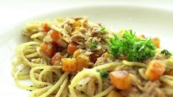 Spaghetti With Fish And Squash video