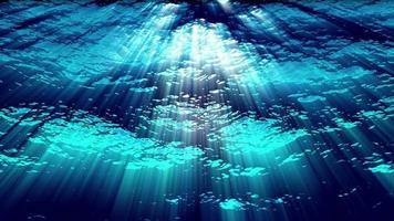 Las olas del océano bajo el agua se ondulan y fluyen con rayos de luz. video