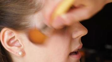 trucco della sposa il giorno del matrimonio video