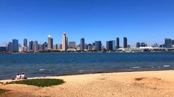 san diego skyline van strand in san diego 4k video