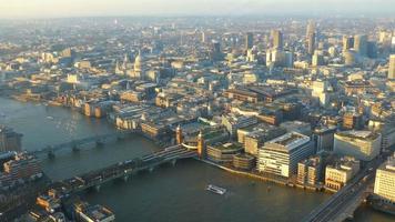 vista aérea do horizonte de Londres 4k video