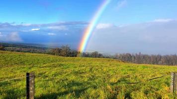 vista del arco iris en hawaii 4k video