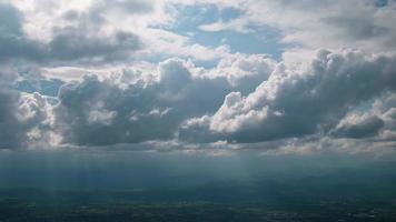 nuvem movendo-se céu azul antes da chuva video