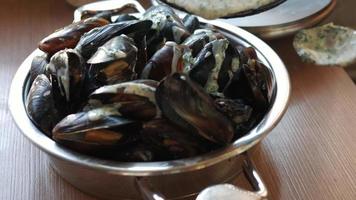 amêijoas prontas para comer video