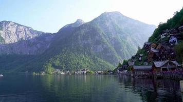 hallstatt dorp in de oostenrijkse alpen video