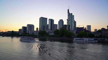Frankfurt am main, el horizonte de la ciudad en Alemania video