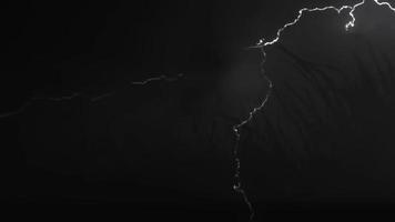 dunkle Grassilhouette und Blitze video