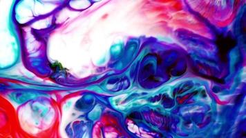 mouvement de peinture abstraite rouge et violet