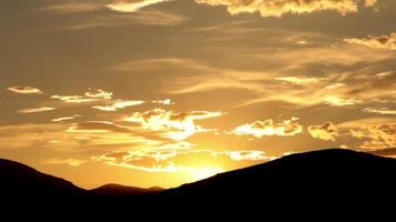 berg en avondlucht time-lapse video