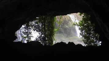 Höhle und Wasserfall video