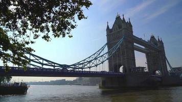 Tower Bridge in London, Großbritannien video