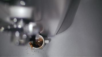 koffiemachine maakt koffie video