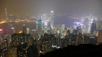 skyline van hong kong 's nachts in een timelapse video