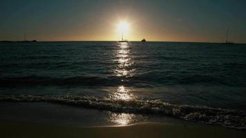 pôr do sol de ibiza no mar
