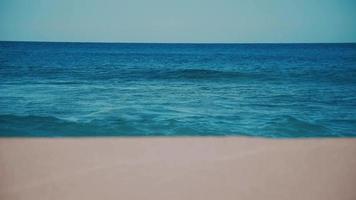 playa paradisíaca con arena rosada
