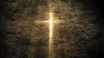 christliches Kreuz auf dunklem Hintergrund video
