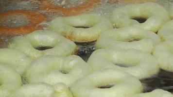 Donut de comida tradicional turca llamado lokma en Turquía video