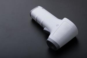 termómetro de frente infrarrojo médico digital foto