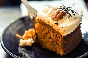 Carrot cake with walnuts
