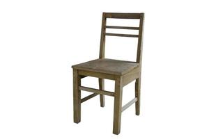 silla de madera sobre un fondo blanco