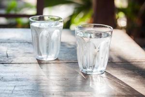 Dos vasos de agua foto