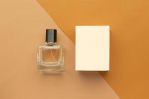 Perfume bottle and box mockup template on beige background photo