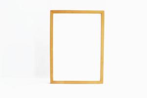 marco de madera en blanco foto