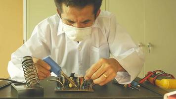 Repairing Electronic Circuit Board video