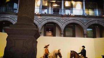 Inclinación de columna y arcos del palacio de Iturbide México video