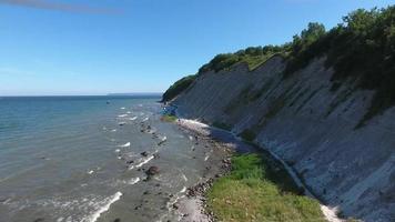 Paisaje costero en kap arkona en la isla de ruegen mar Báltico video