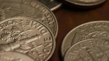 Imágenes de archivo giratorias tomadas de monedas monetarias americanas - dinero 0245 video