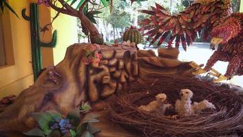 Águia e ninho de artesanato no zoo zoo01