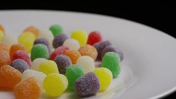 roterend schot van suikergoed - candy gumdrops 031 video
