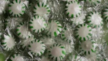 Tiro giratorio de caramelos duros de menta verde - Candy spearmint 004 video