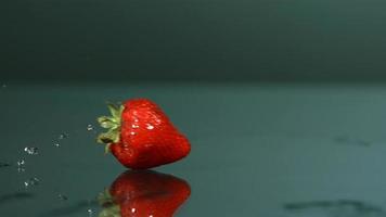 frutta che rimbalza in ultra slow motion (1.500 fps) - fantasma della frutta che rimbalza 018
