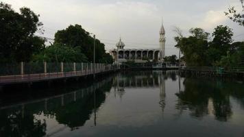 An Kup Ro Mosque in Bangkok, Thailand video