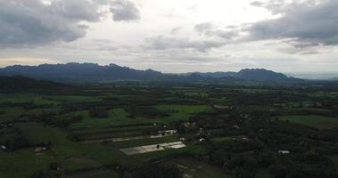 Flygfoto över landsbygden i Thailand.